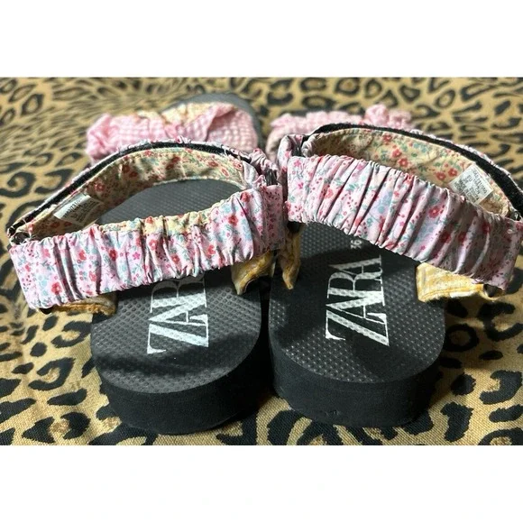 ZARA Women's‎ Gingham Floral Print Strappy Sandals, Size 5.5 - Picture 3 of 7